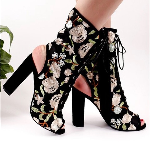 Shoes - Flower Bootie